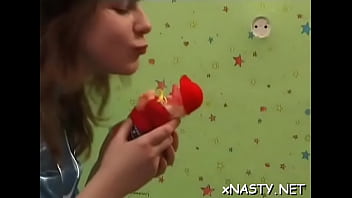 Guy enjoys a three some with stunning teenies in hardcore mode