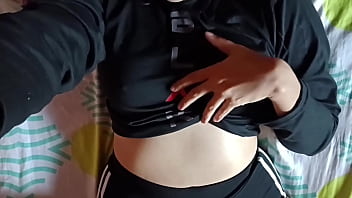 Un video de la hijastra del director de la universidad