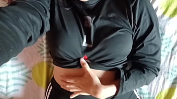 Un video de la hijastra del director de la universidad