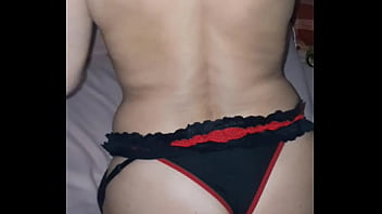 Coroa loira dando pro novinho de lingerie