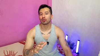 Terapeuta Le Da A Su Paciente Terapia De Dilatacion Con Su Verga De 20cm thumbnail