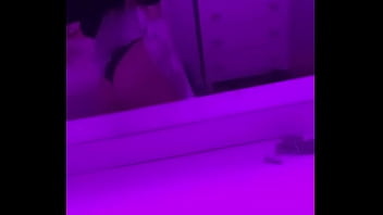 Teen shows butt in underwear