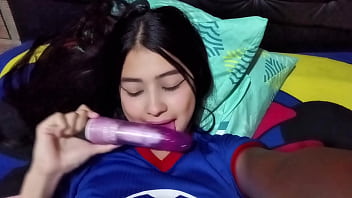 Esperé a que el cornudo saliera de casa para darle mi coño a la polla grande casero real