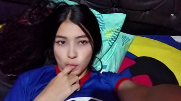 Esperé a que el cornudo saliera de casa para darle mi coño a la polla grande casero real