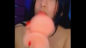 Estoy caliente papi ven quitame esta calentura