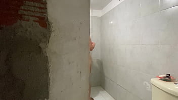 Mi primo morboso me grabó en el baño mientras me masturbe