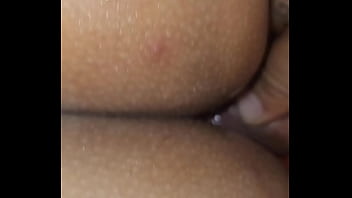 Latina culona con enormes tetas me deja follar le el culo