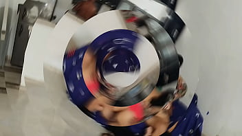 Engaño a mi marido con su hermano gemelo que tiene la polla más grande luego toco a mi marido cornudo y me deja el coño lleno de semen