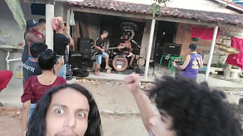 Ensaio aberto no quintal costa larga e cérebro de galinha