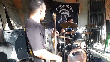 Ensaio aberto no quintal costa larga e cérebro de galinha