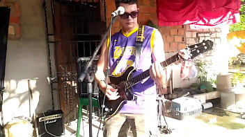 Ensaio aberto no quintal costa larga e cérebro de galinha