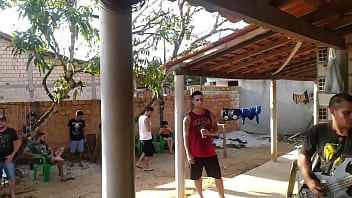 Ensaio aberto no quintal costa larga e cérebro de galinha