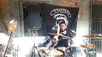 Ensaio aberto no quintal costa larga e cérebro de galinha