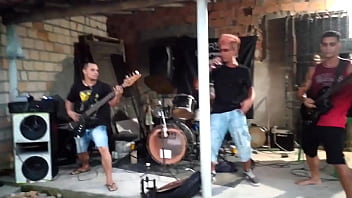 Ensaio aberto no quintal costa larga e cérebro de galinha