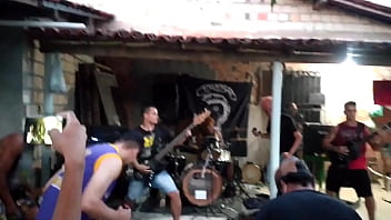 Ensaio aberto no quintal costa larga e cérebro de galinha