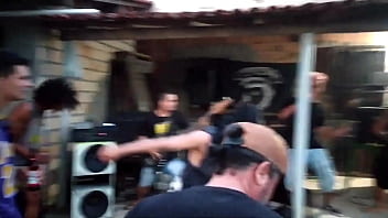 Ensaio aberto no quintal costa larga e cérebro de galinha