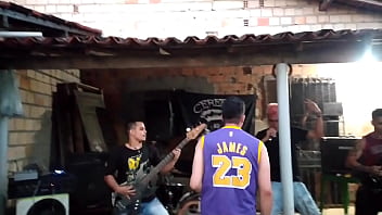 Ensaio aberto no quintal costa larga e cérebro de galinha