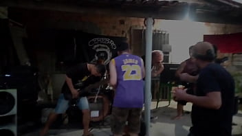 Ensaio aberto no quintal costa larga e cérebro de galinha