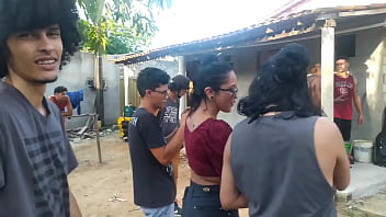 Ensaio aberto no quintal costa larga e cérebro de galinha