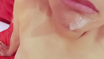 Me citó para ver peliculas pero en lugar de eso me dió una rica mamada