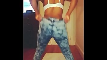 Garotas colocando suas calças bons cus