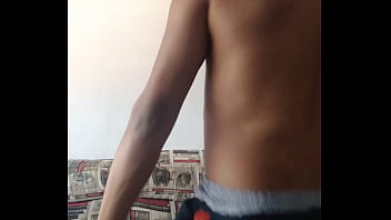 Preto Sexy Tirando A Roupa E Dançando thumbnail