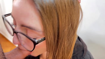 La chica que conocí en la app de citas me demuestra lo que puede hacer con su boca