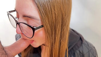 La chica que conocí en la app de citas me demuestra lo que puede hacer con su boca