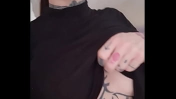 Disponible de 14h à 15h30 pour des shows très hot bisous eva