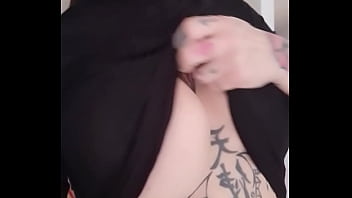 Disponible de 14h à 15h30 pour des shows très hot bisous eva