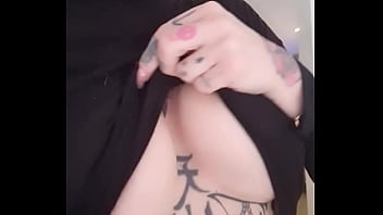 Disponible de 14h à 15h30 pour des shows très hot bisous eva