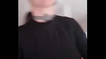 Disponible de 14h à 15h30 pour des shows très hot bisous eva