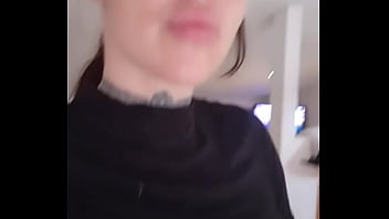 Disponible de 14h à 15h30 pour des shows très hot bisous eva