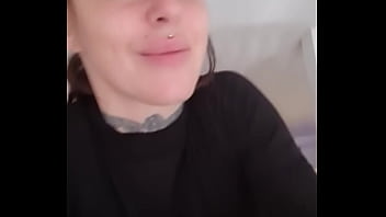 Disponible De 14h à 15h30 Pour Des Shows Très Hot Bisous Eva thumbnail