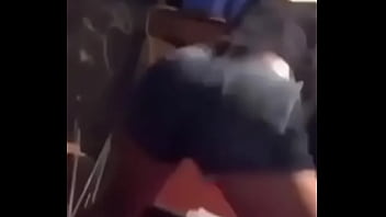 Abrianna tryn to make her azz shake