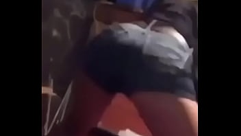 Abrianna tryn to make her azz shake