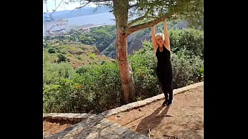 J'aime m'exhiber en pleine nature qui sait tu passera peut etre par la et hummmm