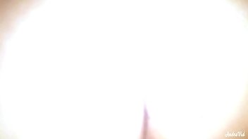 Deliciosa puta dándose sentones