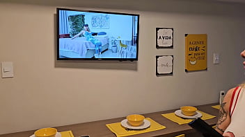 Estavamos assistindo nossa primeira foda e não aguentei o tesão e comi a sabrina de jeito