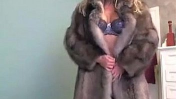 Milf Pornstar In Fur Toys On Cam thumbnail