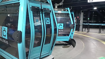 Mostrando Las Bragas En El Transporte Exhibit Tranny thumbnail