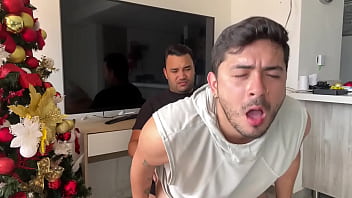 Hijastro Cachondo Provoca Al Padrastro Hasta Que Le Da Verga En El Culo Dejándolo Abierto Y Preñandolo thumbnail