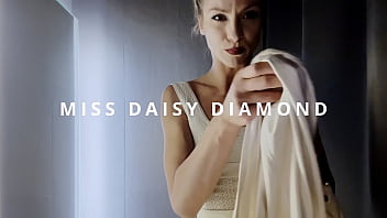 Risky anal in the shopping mall