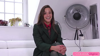 Amirah adara spreads her thin legs and vibres her pussy