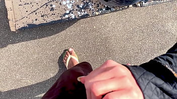 Mendiga deu o cu por dinheiro e cag0u no pau no pelo