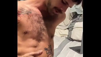 Fiquei 4 dias sem goza o resultado foi um tesão fora do comum e muito leite logo mais subindo o ví