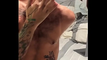 Fiquei 4 dias sem goza o resultado foi um tesão fora do comum e muito leite logo mais subindo o ví