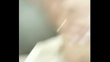 Cachorra e putinha gosta de uma rola bem dura latejando na sua ppka