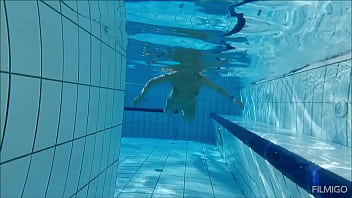 Arielarider ariela rider naked in the pool