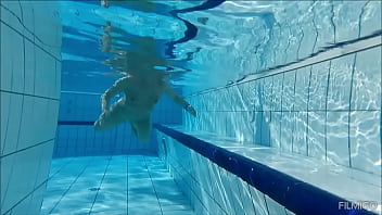 Arielarider ariela rider naked in the pool